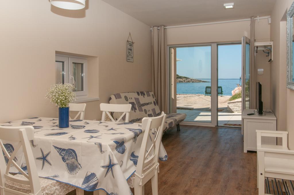 Villa Sv. Martin Mali Lošinj Oda fotoğraf